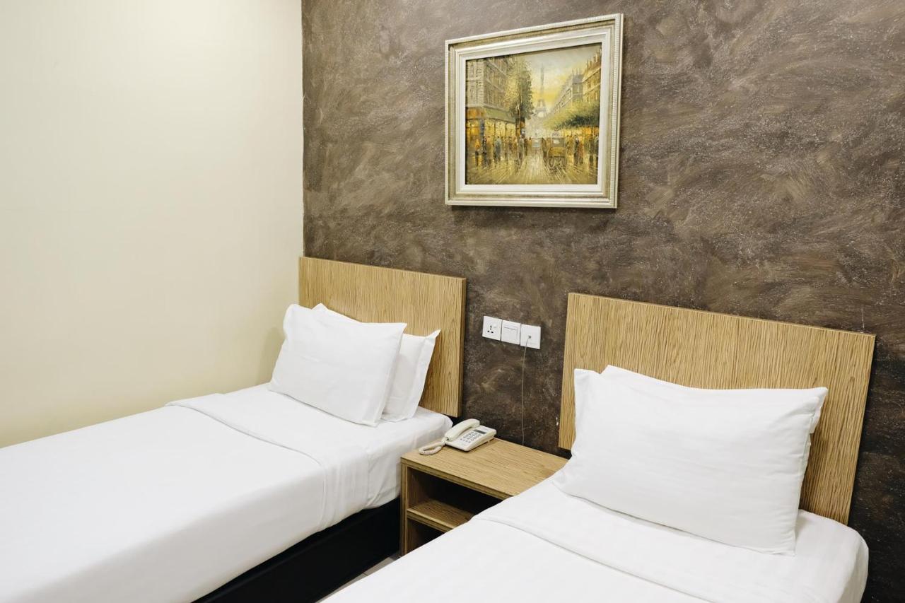 Era Plus Hotel Seri Kembangan Extérieur photo
