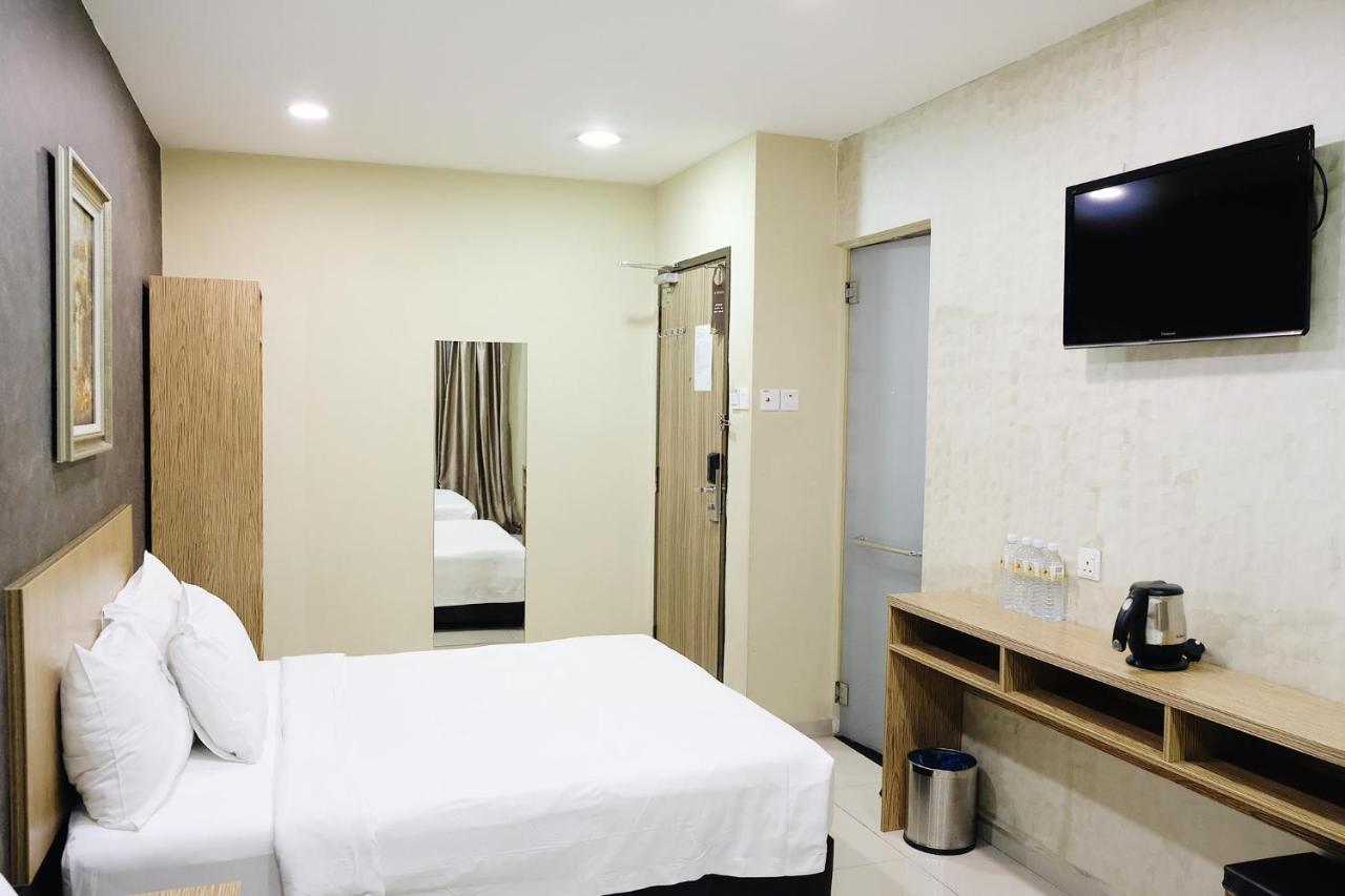 Era Plus Hotel Seri Kembangan Extérieur photo