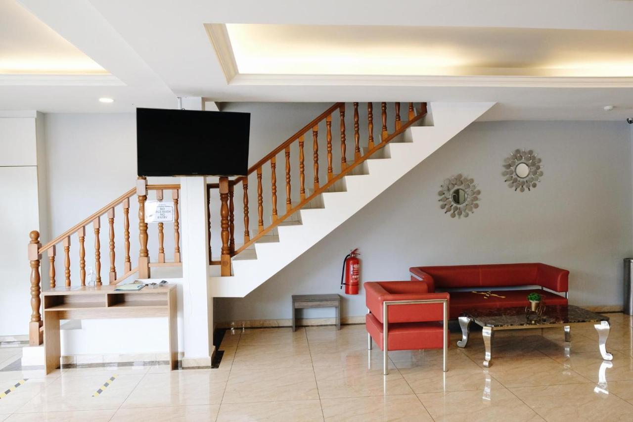 Era Plus Hotel Seri Kembangan Extérieur photo