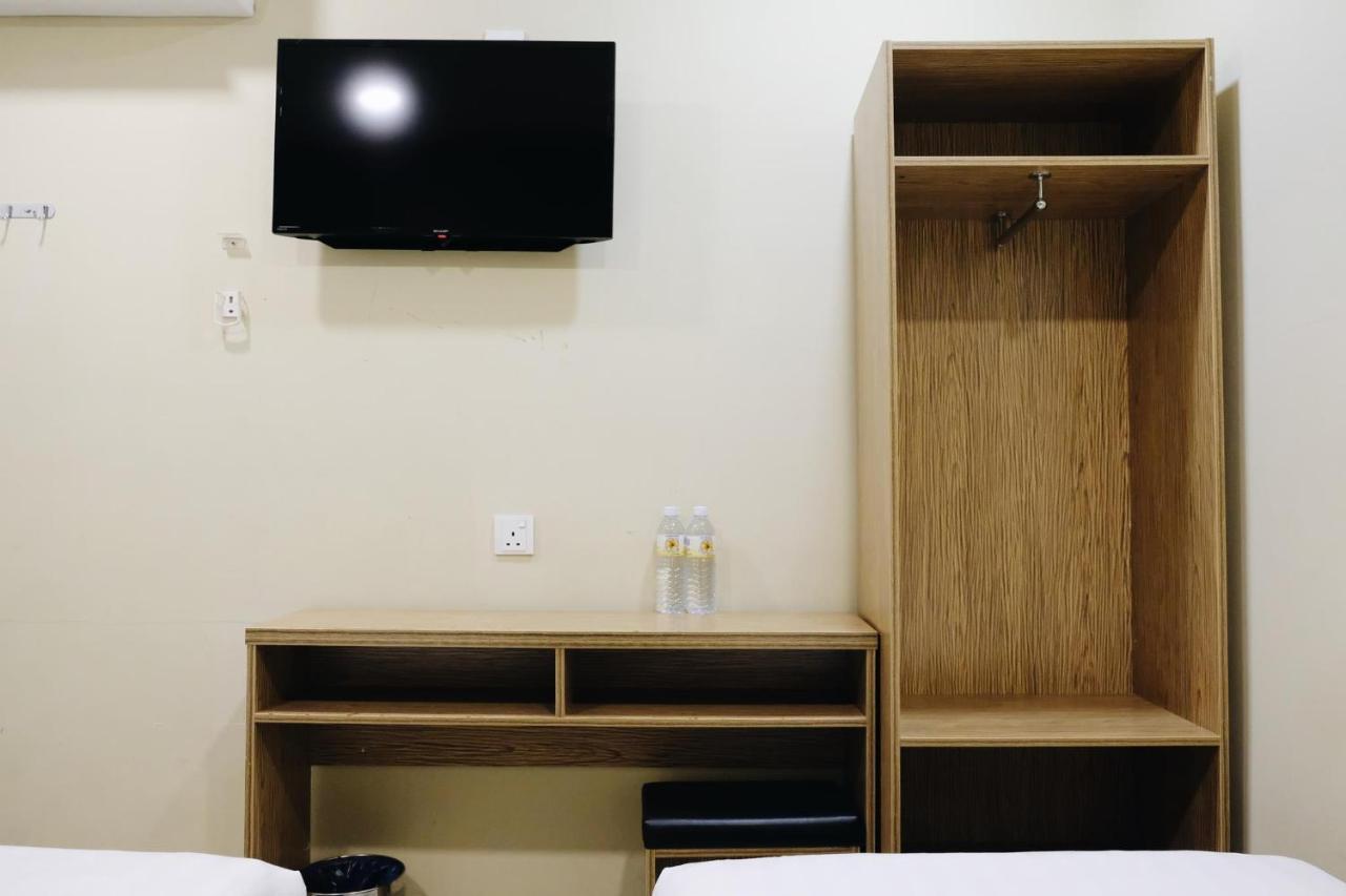 Era Plus Hotel Seri Kembangan Extérieur photo