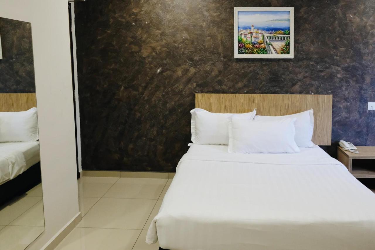 Era Plus Hotel Seri Kembangan Extérieur photo