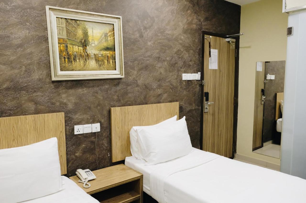 Era Plus Hotel Seri Kembangan Extérieur photo