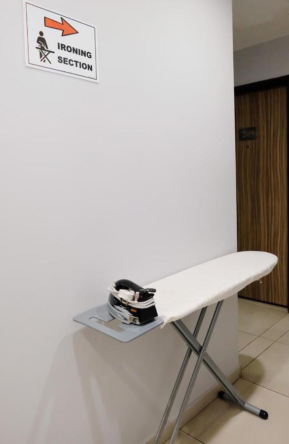 Era Plus Hotel Seri Kembangan Extérieur photo