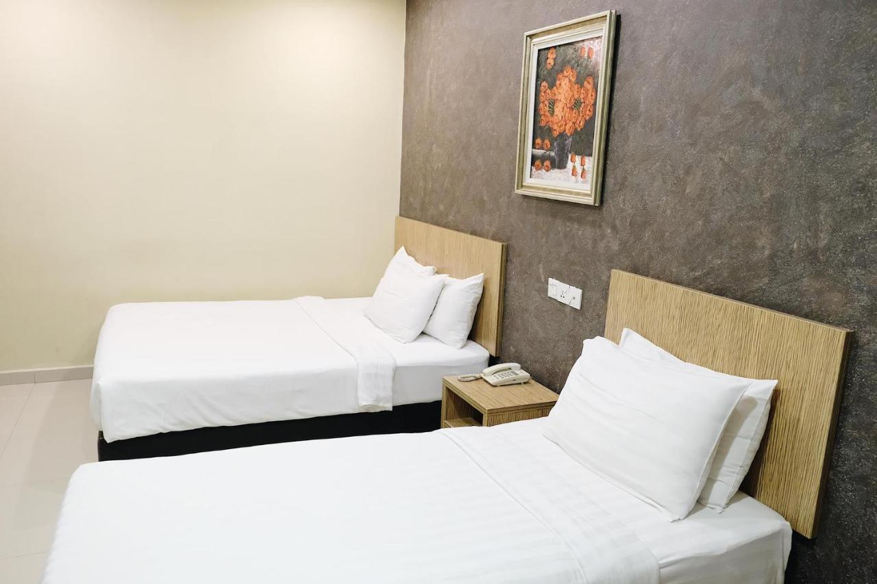 Era Plus Hotel Seri Kembangan Extérieur photo