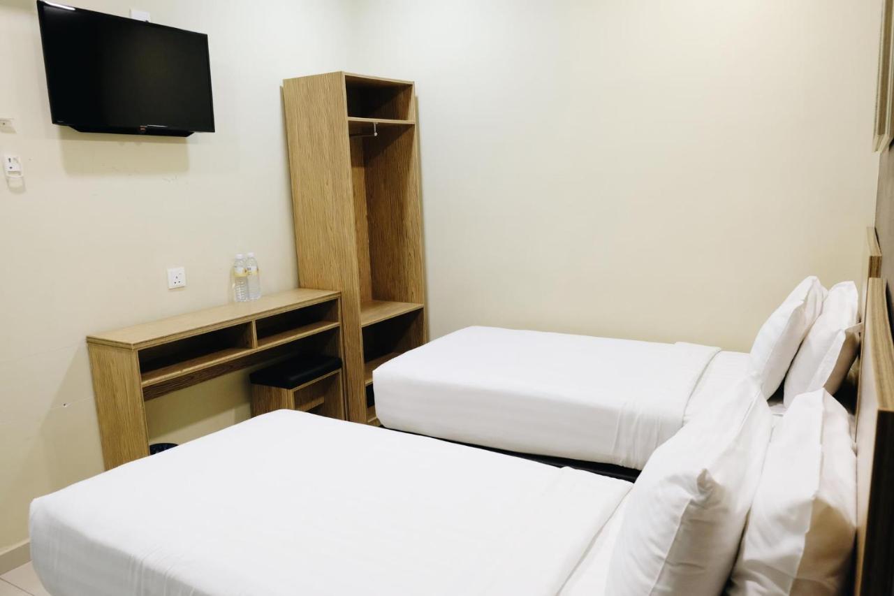 Era Plus Hotel Seri Kembangan Extérieur photo