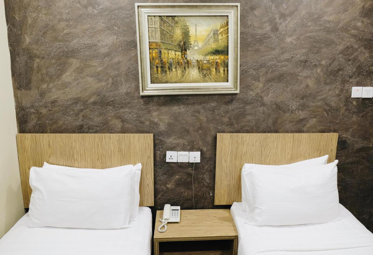 Era Plus Hotel Seri Kembangan Extérieur photo