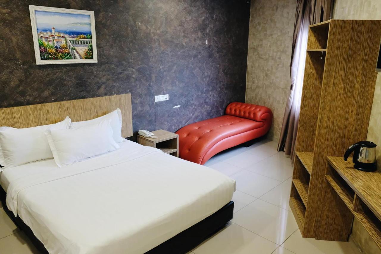 Era Plus Hotel Seri Kembangan Extérieur photo