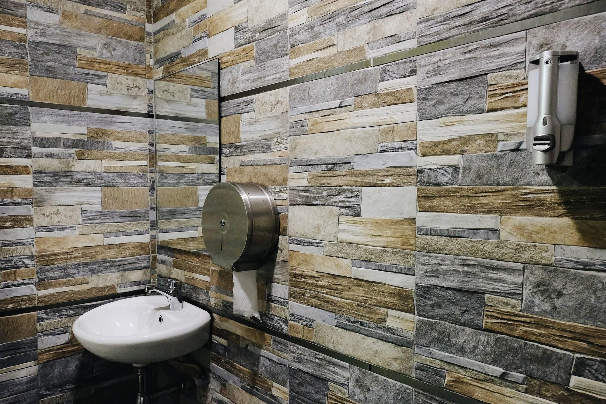 Era Plus Hotel Seri Kembangan Extérieur photo