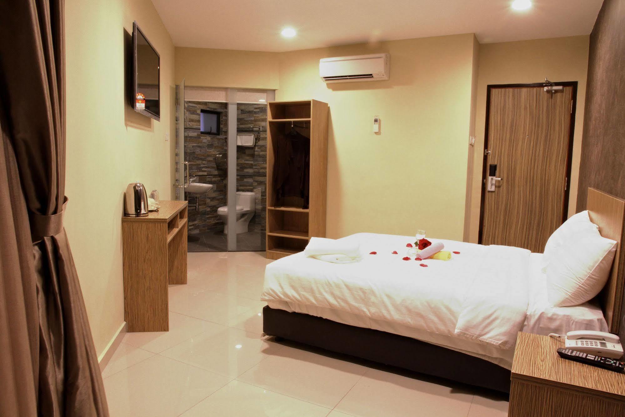 Era Plus Hotel Seri Kembangan Extérieur photo