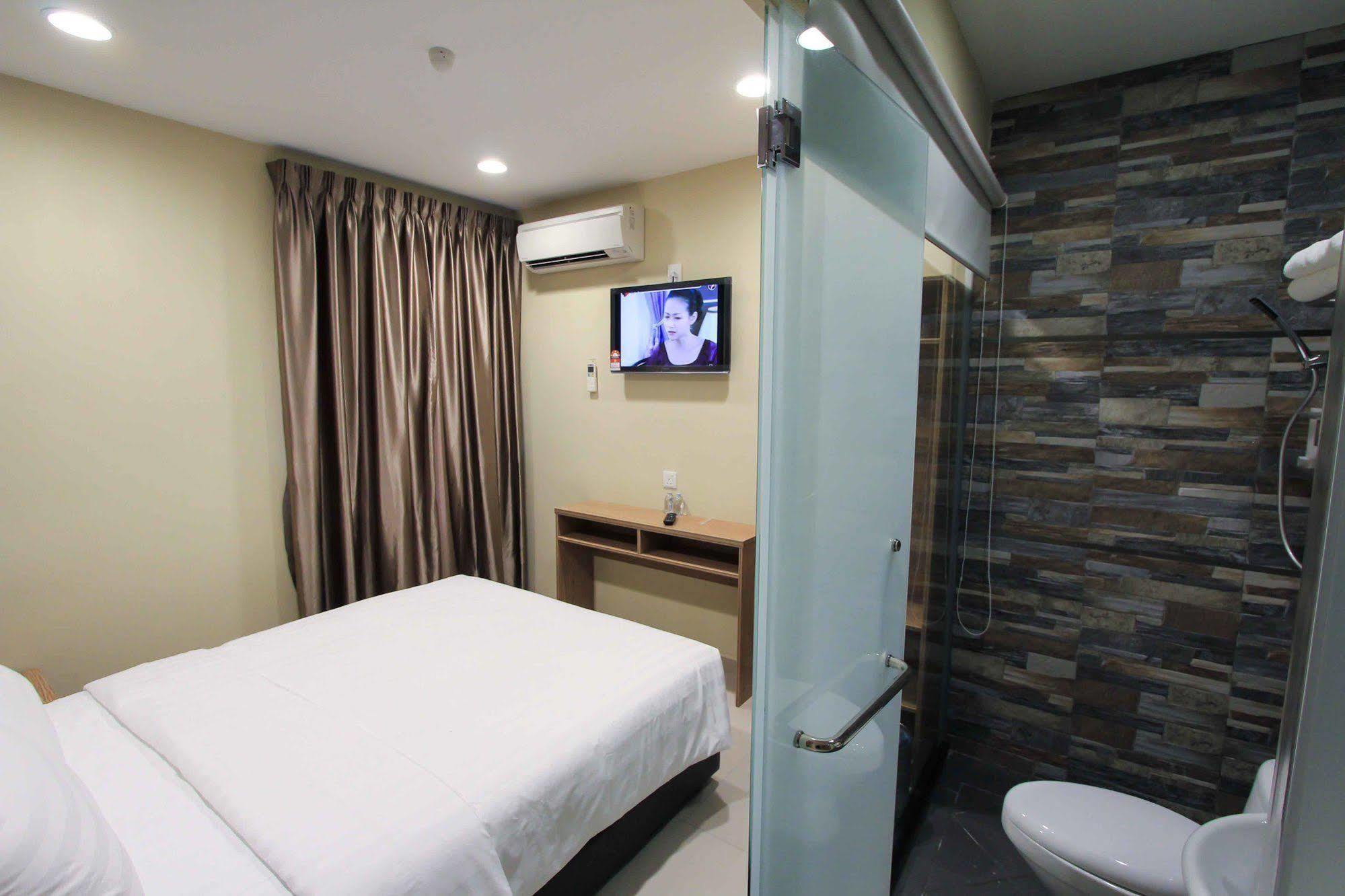 Era Plus Hotel Seri Kembangan Extérieur photo