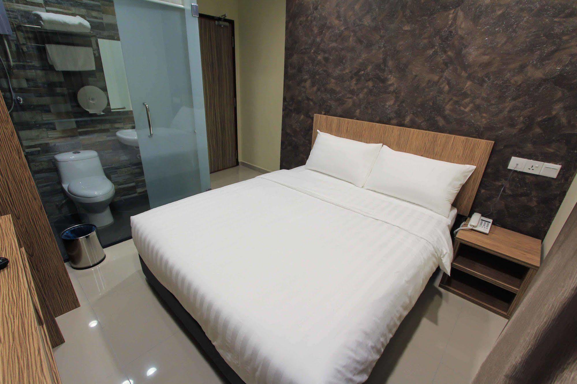 Era Plus Hotel Seri Kembangan Extérieur photo