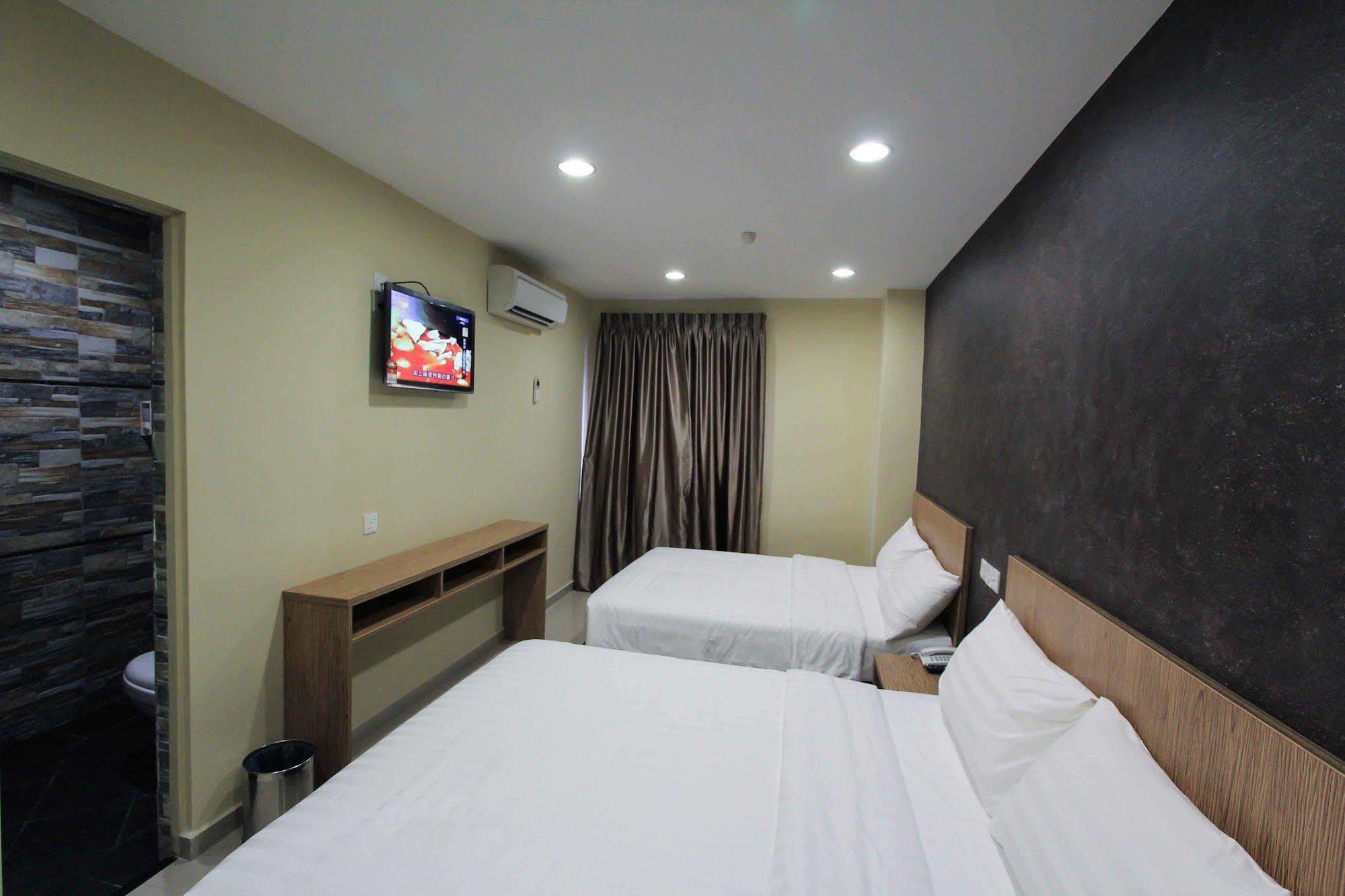 Era Plus Hotel Seri Kembangan Extérieur photo