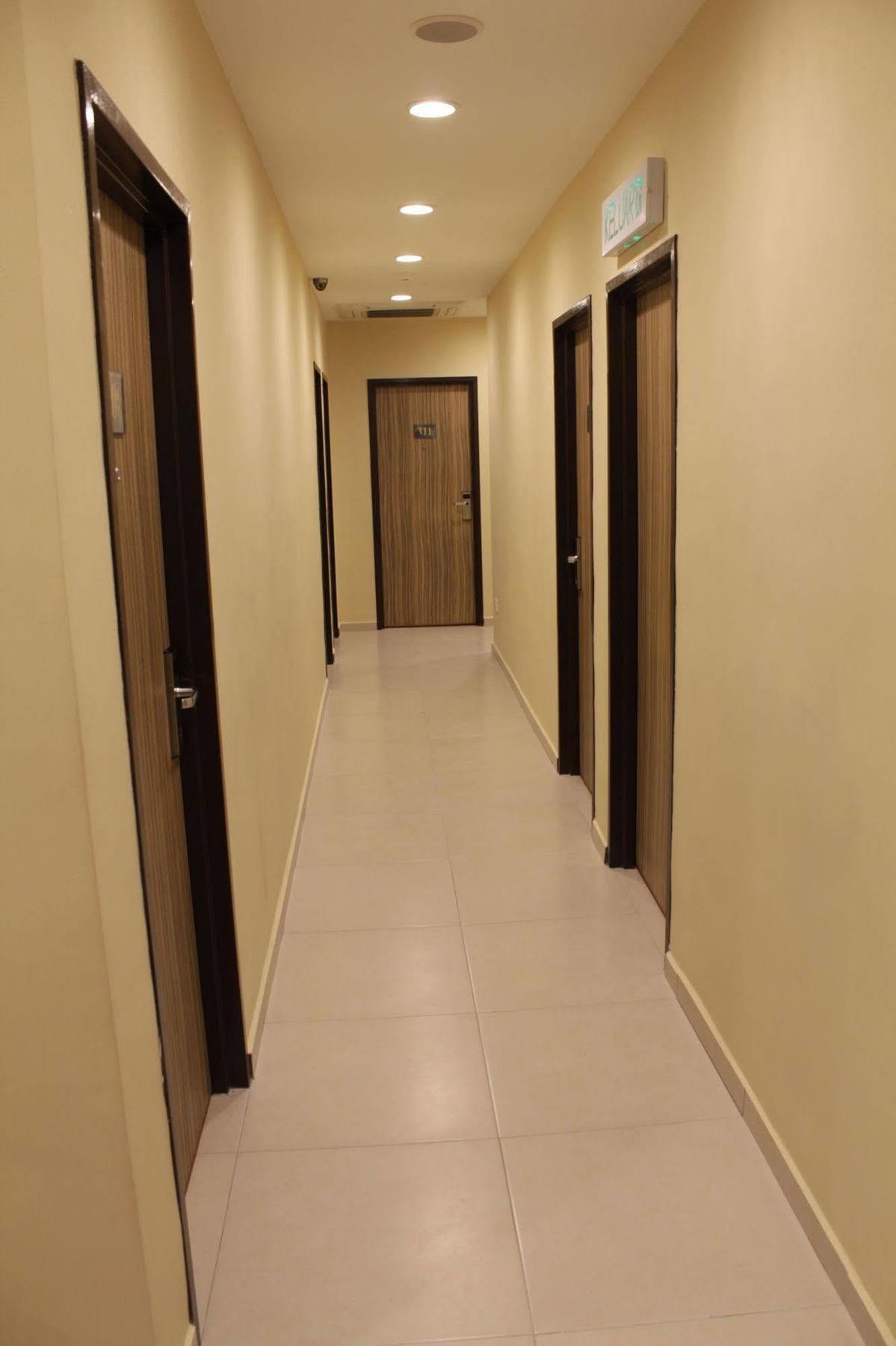 Era Plus Hotel Seri Kembangan Extérieur photo
