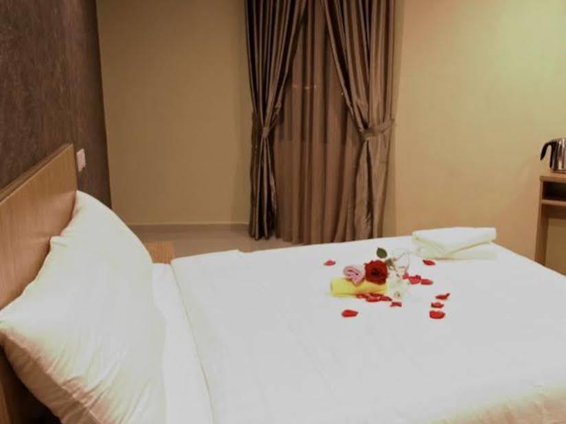 Era Plus Hotel Seri Kembangan Extérieur photo