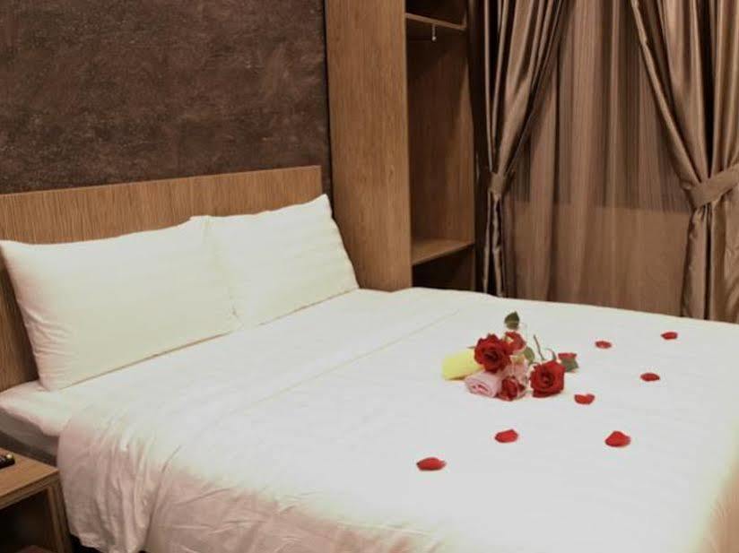 Era Plus Hotel Seri Kembangan Extérieur photo